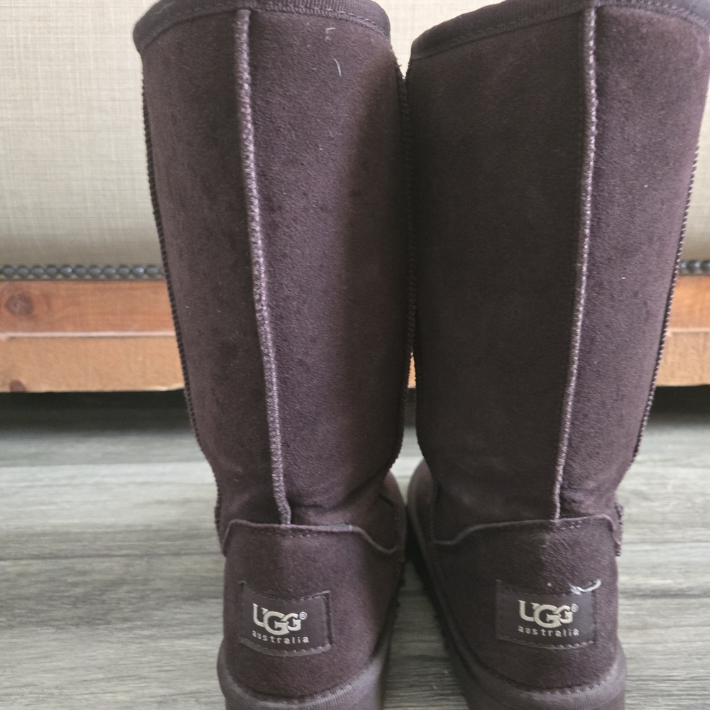 UGG Tall Boota 6.5 - Picture 2 of 4